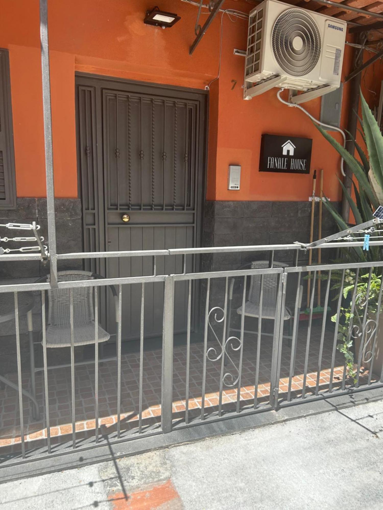 Fanale House Apartment คาตาเนีย ภายนอก รูปภาพ