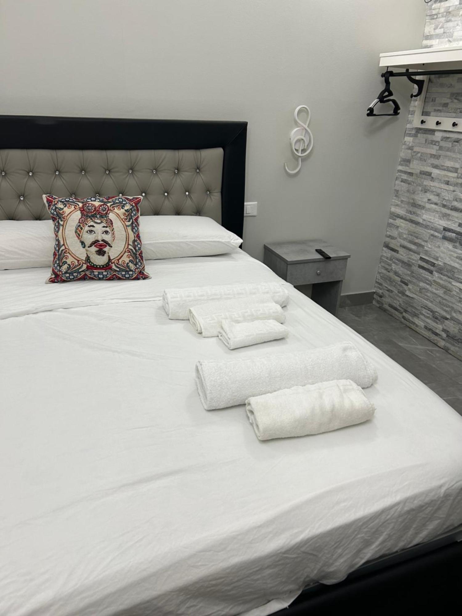 Fanale House Apartment คาตาเนีย ภายนอก รูปภาพ