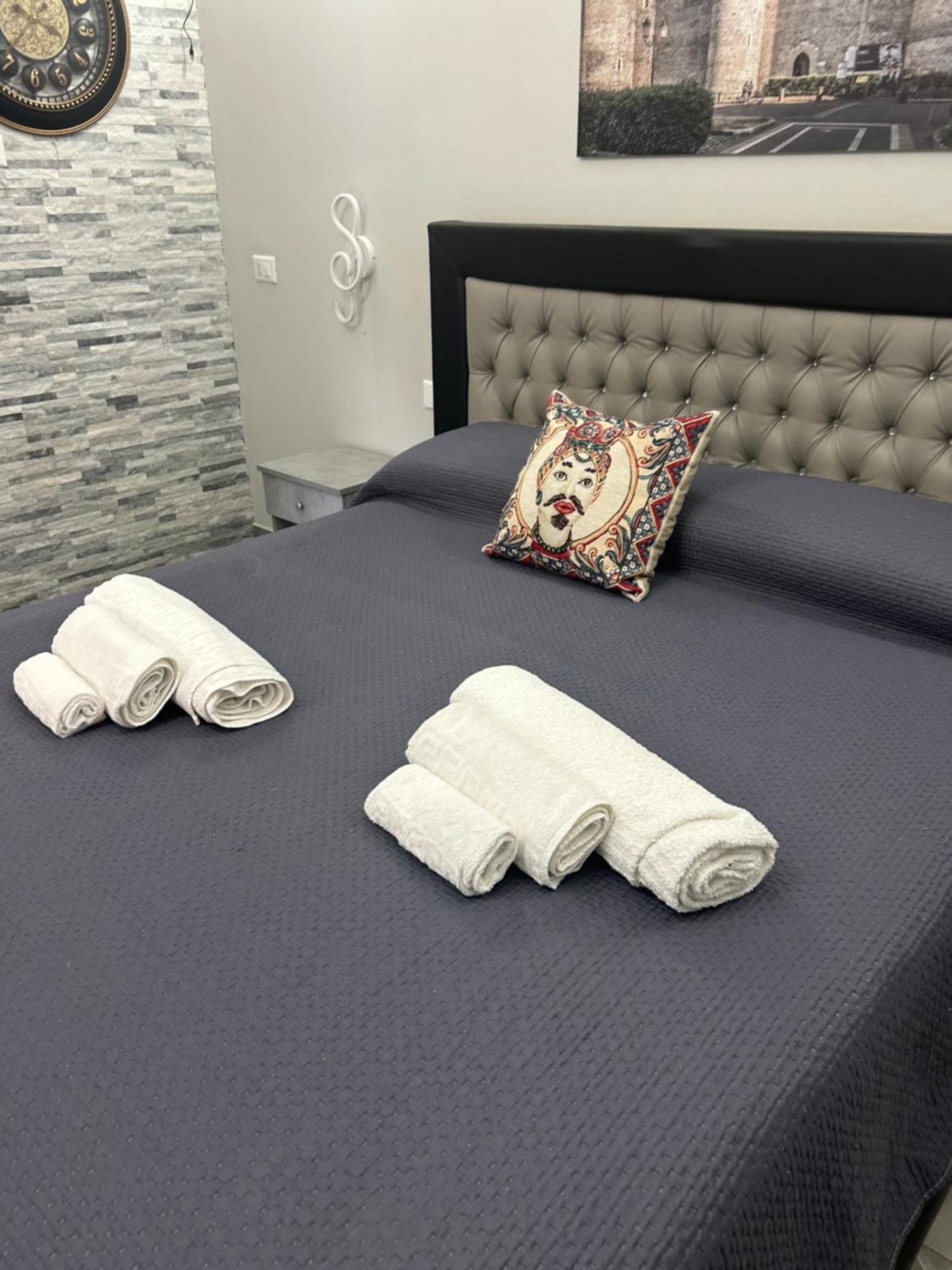 Fanale House Apartment คาตาเนีย ภายนอก รูปภาพ
