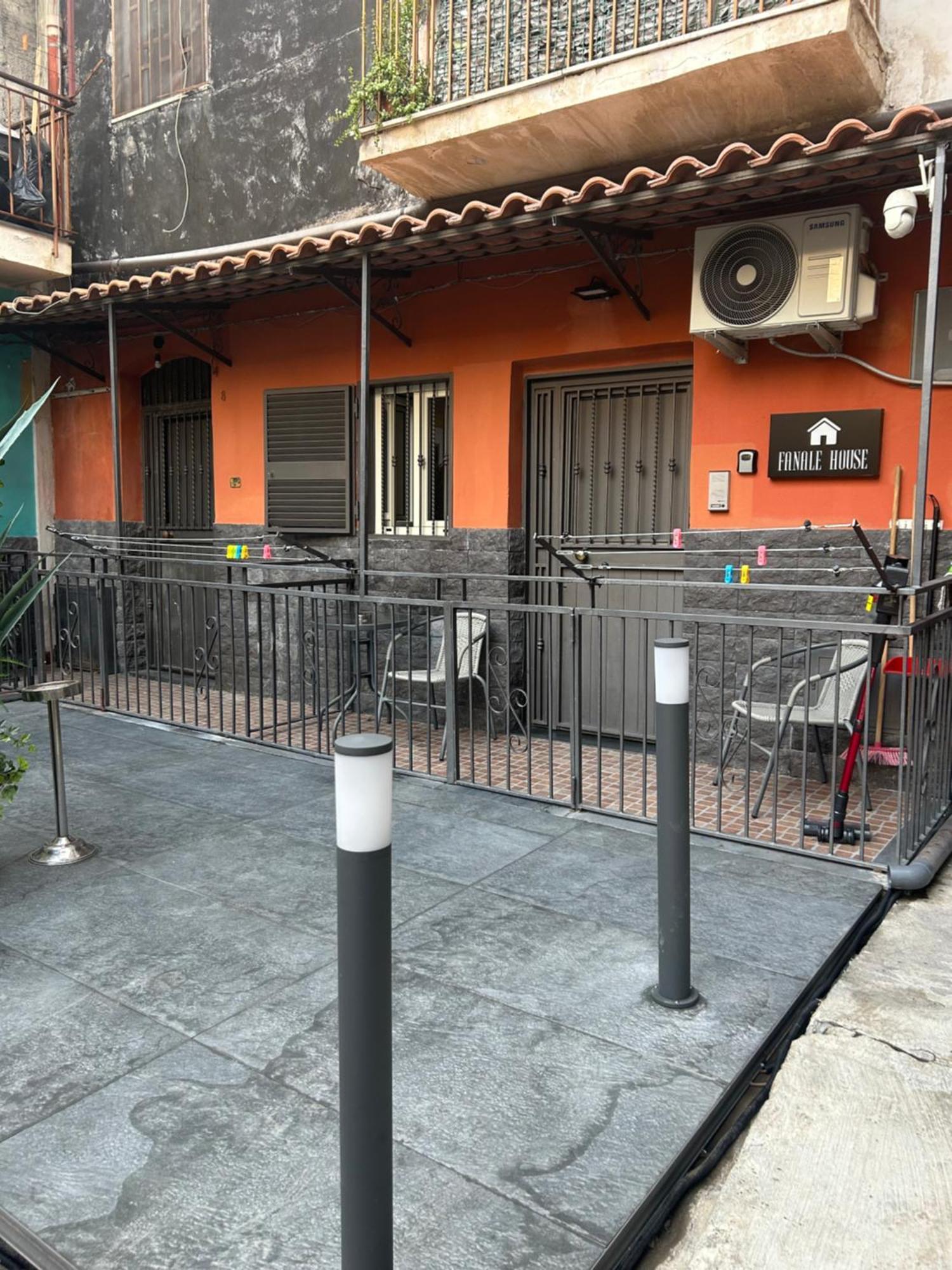 Fanale House Apartment คาตาเนีย ภายนอก รูปภาพ